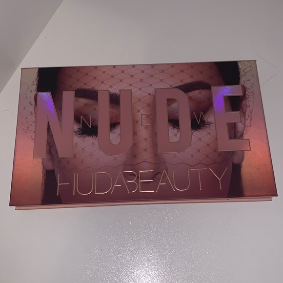 Hudabeauty nude eyeshadow pallet